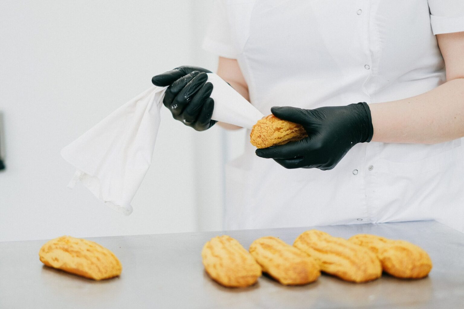 what-does-a-pastry-chef-do-and-how-to-become-one-menubly